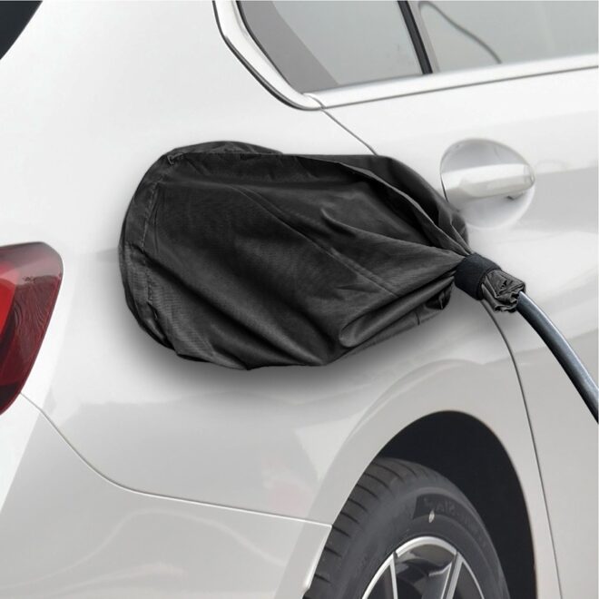 Latausliittimen lumisuoja